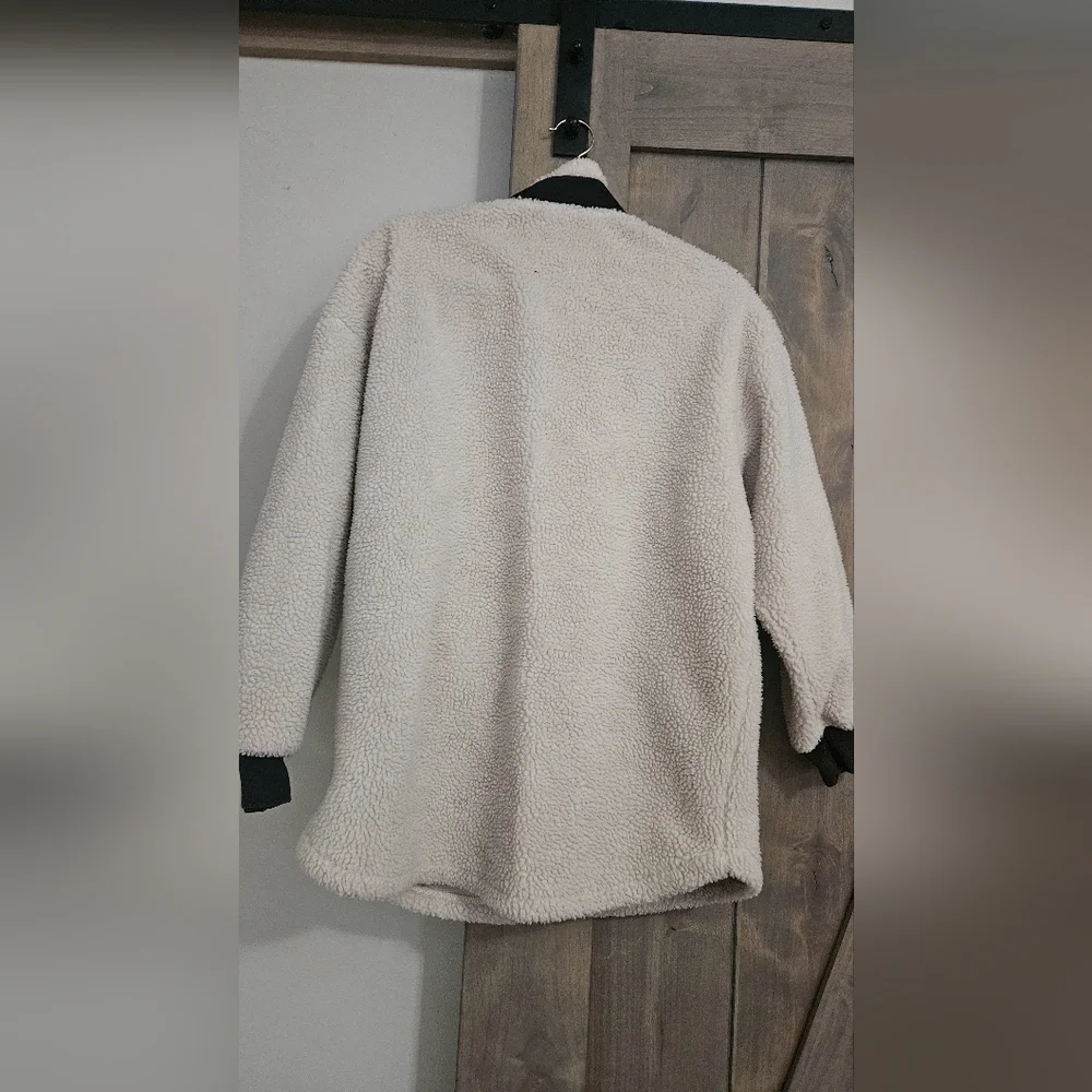 H&M Faux Shearling Jacket- Light beige/black. Size small - Picture 12 of 15